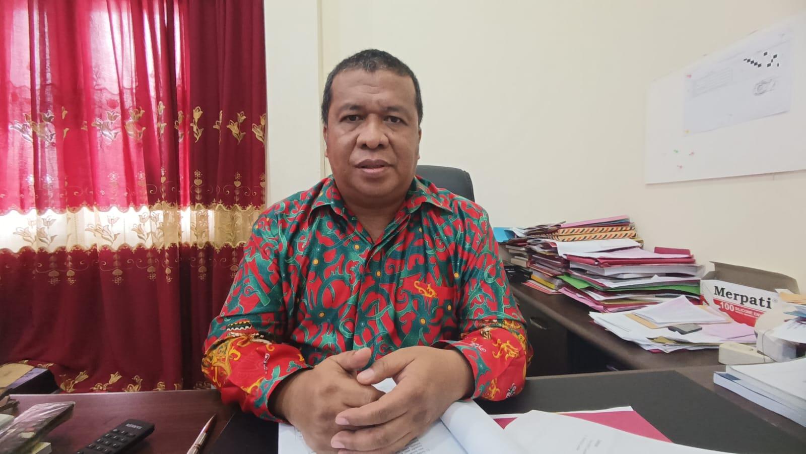 Ketua-DPRD-Kabupaten-Landak-Heri-Saman-saat-ditemui-di-kantornya.jpg