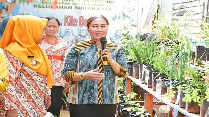 Ketua-Tim-Penggerak-PPK-Kabupaten-Ketapang-Ny-Elisabeth-Betty-sdf.jpg