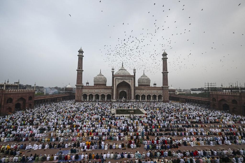 Keutamaan Hari Jumat Lengkap Amalan Sunnah di Dalamnya Serta Waktu Mustajab untuk Menunajatkan Doa