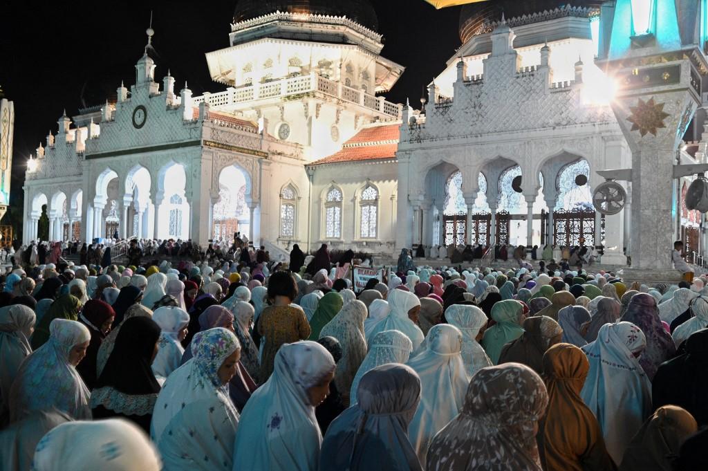 Keutamaan-Sholat-Tarawih-Hari-ke-7-di-Malam-Bulan-Puasa-Ramadhan-Hafalkan-Juga-Doa-Niat-Tarawih.jpg