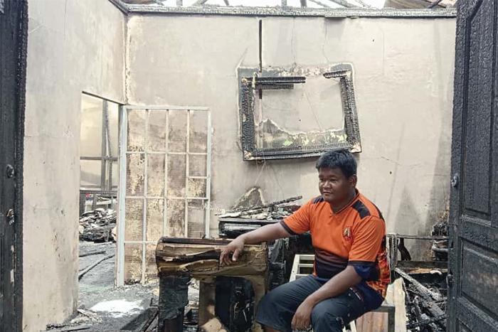 Kisah-Pilu-Momon-Ketua-Pemadam-Kebakaran-Adisucipto-Gagal-Selamatkan-Rumahnya-dari-Kobaran-Api.jpg
