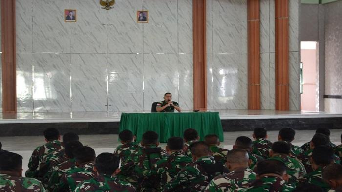 Dandim 1208/Sambas Beri Penekanan Jam Komandan ke Prajurit Jelang Idul Fitri