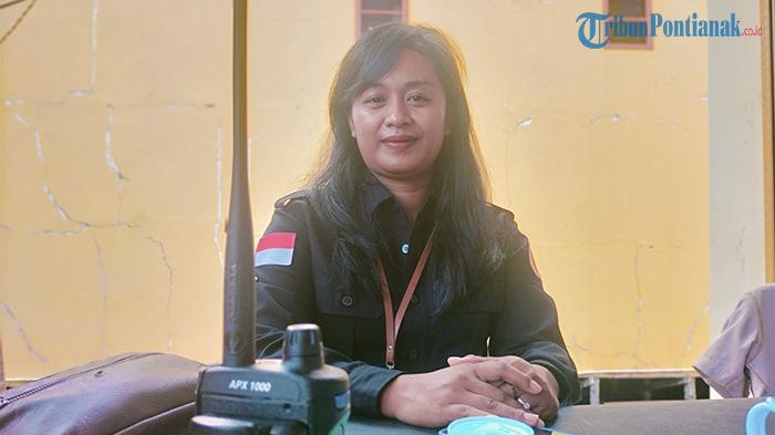 Komisioner-Bawaslu-Kabupaten-Kapuas-Hulu-Ike-Verawati-Fajrin-saat-ditemui.jpg