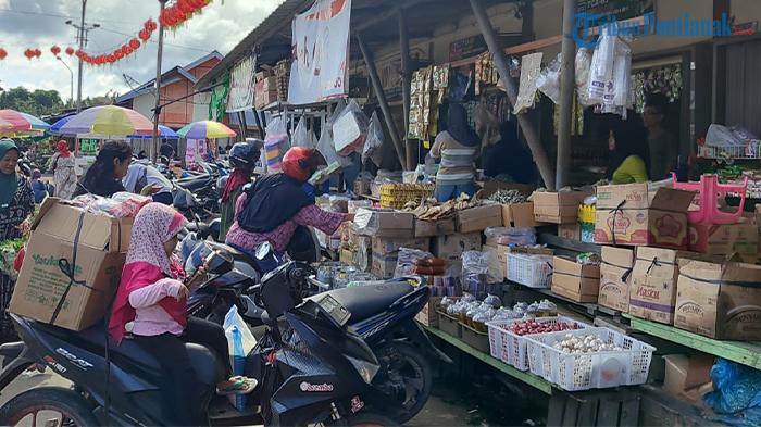 Kondisi-Pasar-Sebukit-Rama-Mempawah-Jumat-23-Februari.jpg