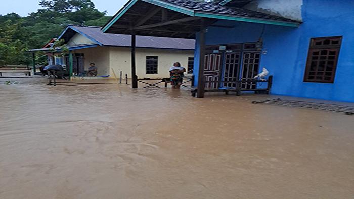 Kondisi-banjir-di-wilayah-Kecamatan-Silat-Hilir435re.jpg