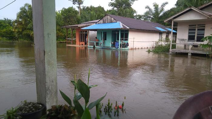 Kondisi-banjir-yang-melanda-Desa-Cowet-Kecamatan-Balai-234ewdf.jpg
