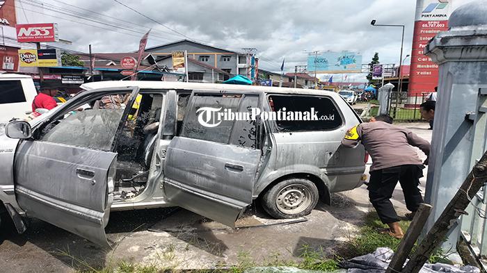 Kondisi-mobil-yang-terbakar-di-SPBU-Kota-Putussibau-234wds.jpg