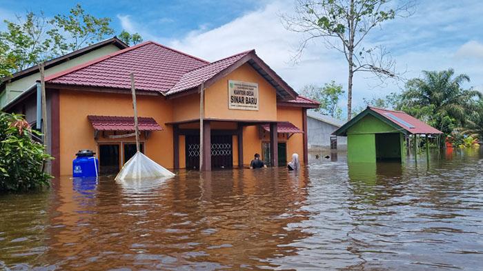 Update Banjir: Bengkayang Surut 7 Cm, Pemkab Sambas Perpanjang Tanggap Darurat