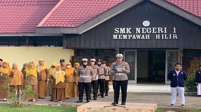 Momen Hari Jadi Polwan ke-75, Polwan Polres Mempawah Goes To School di Beberapa Sekolah