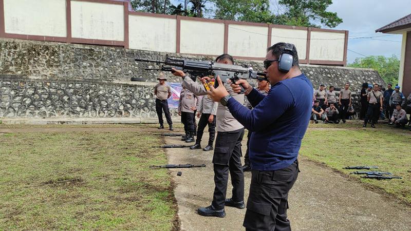 Asah Kemampuan Taktis, Polres Sanggau Gelar Latkatpuan Menembak
