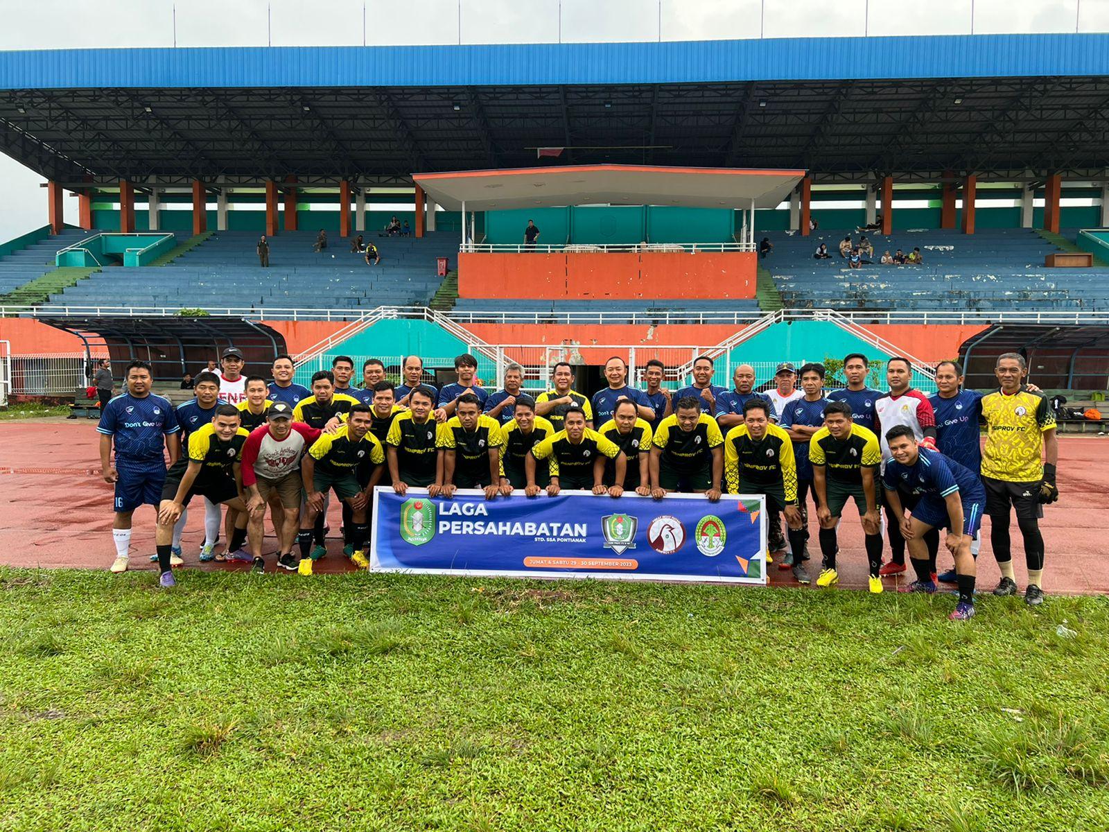 Tim Sepak Bola ASN U-40 Pemkab Ketapang Ikuti Pertandingan Persahabatan Lawan Tim Pemprov Kalbar