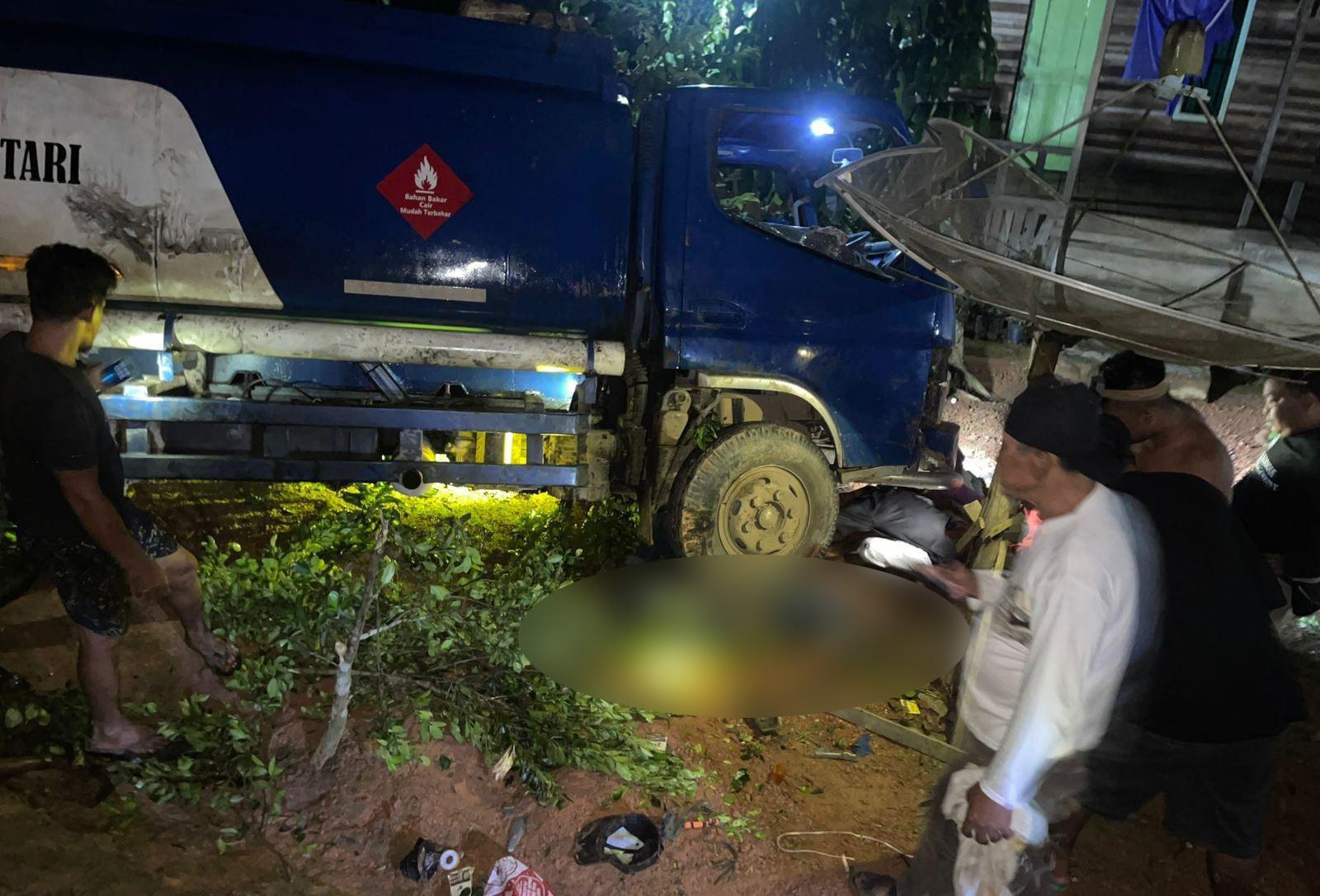 Truk Tangki Terguling di Jalan Trans Kalimantan, Sopir Meninggal Dunia Usai Terlindas Kendaraan