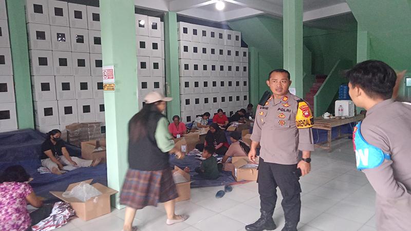 Pastikan Aman, Karendal OPS Bersama Kasatgas Preventif Pantau Pelipatan Surat Suara di Landak