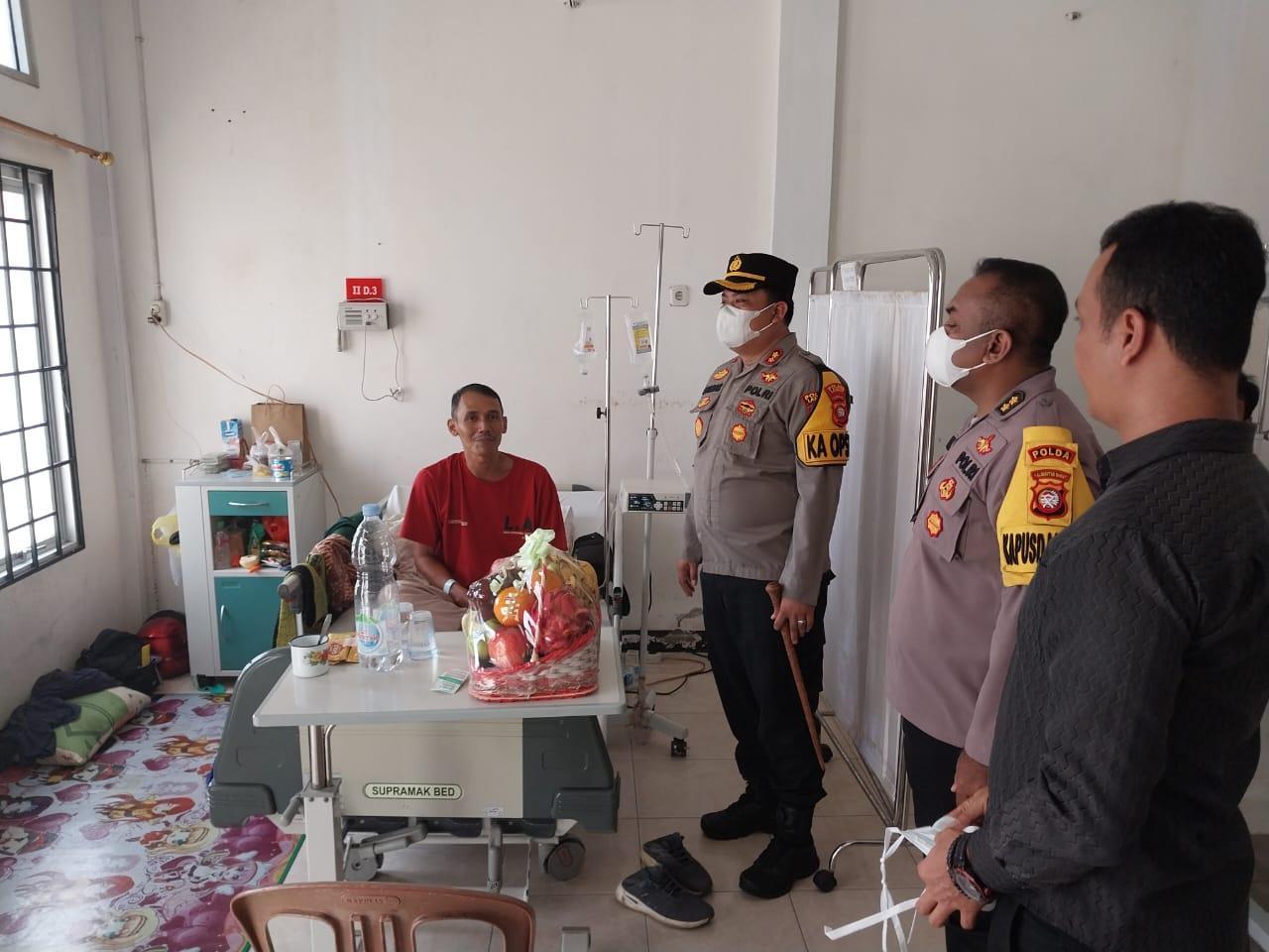 Katim Supervisi Ops Mantap Kapuas dan Kapolres Landak Kunjungi Ketua TPS 008 yang Dirawat di RS