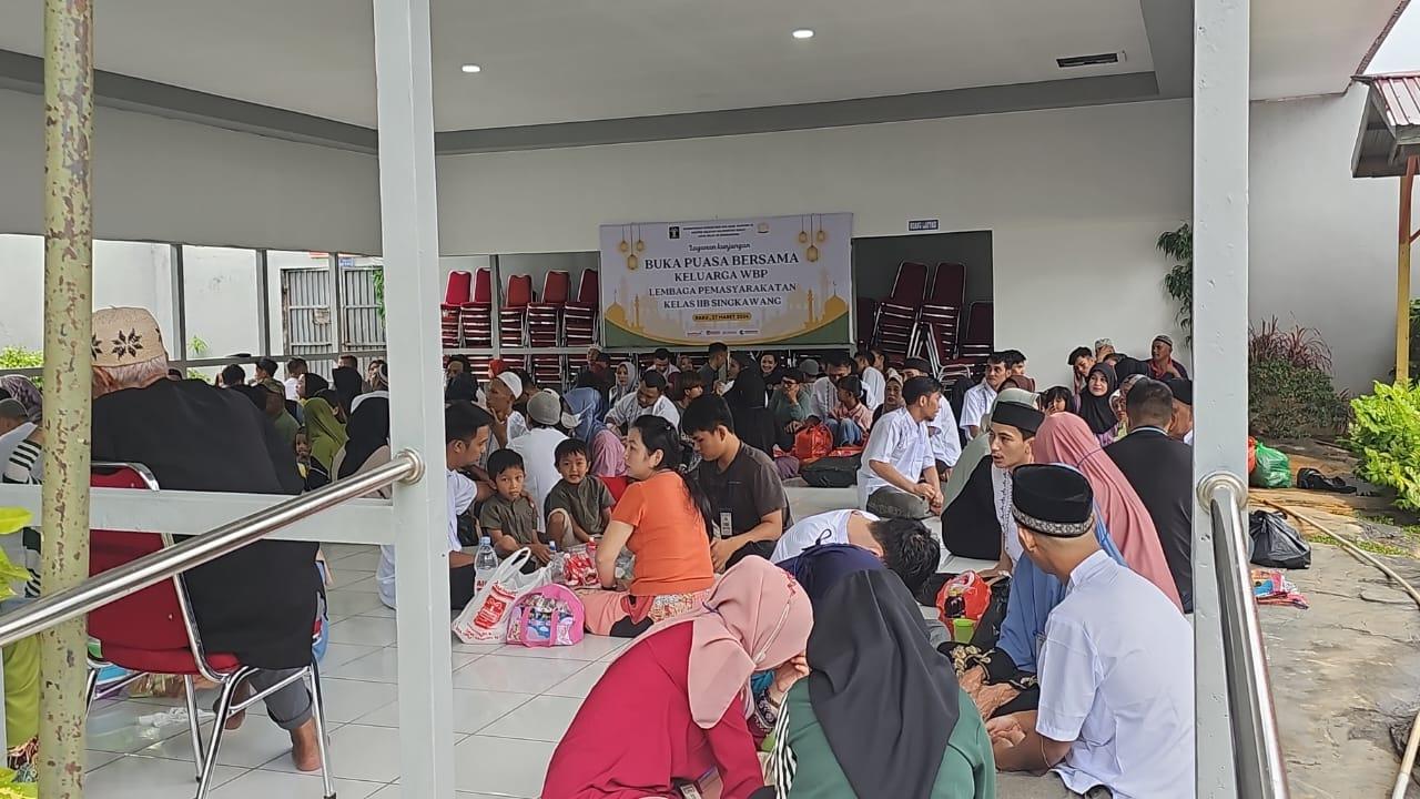 Lapas-Kelas-IIB-Singkawang-menggelar-kegiatan-buka-bersama-warga-binaan-dan.jpg