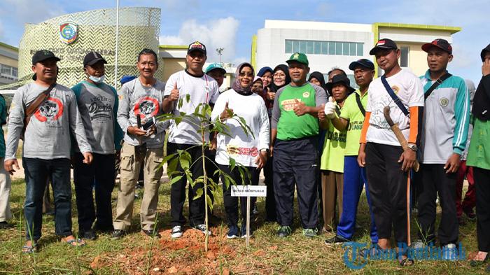Tanam Ratusan Pohon di Halaman RSUD dr Rubini Mempawah, Ketua LDII Kalbar: Wujudkan Green Hospital