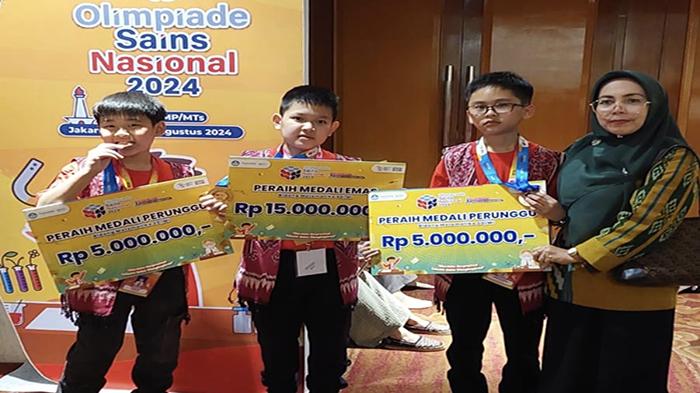 Lima-Siswa-Kota-Pontianak435tr.jpg