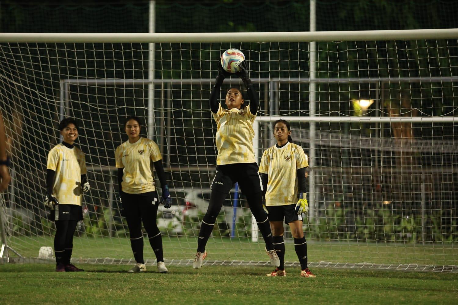 Live-Score-Indonesia-Vs-Singapura-Women-Claudia-Scheunemann-Starting-Zahra-Muzdalifah-Main.jpg