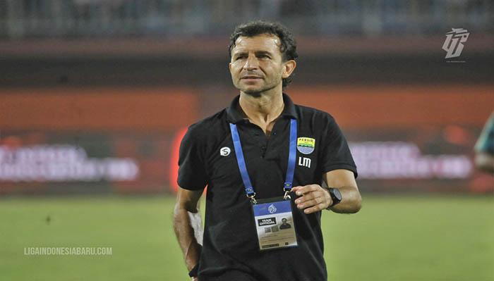 Luis-Milla-saat-memantau-latihan-skuad-Persib2362622.jpg