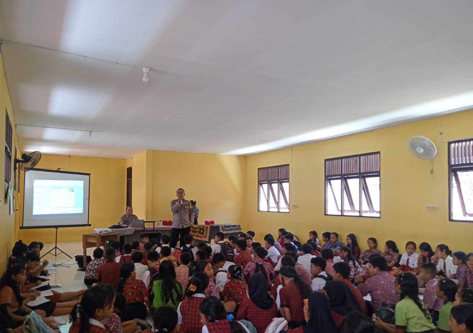 Membangun Generasi Berkarakter, Bhabinkamtibmas Edukasi Siswa Baru tentang Disiplin & Bahaya Narkoba - Tribunpontianak.co.id