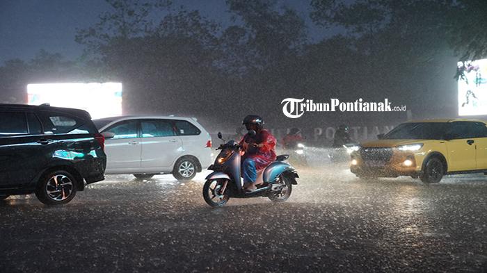 Masyarakat-tampak-sedang-melintasi-jalan-saat-hujan-5.jpg<pf>Masyarakat-tampak-sedang-melintasi-jalan-saat-hujan-4.jpg<pf>Masyarakat-tampak-sedang-melintasi-jalan-saat-hujan-3.jpg<pf>Masyarakat-tampak-sedang-melintasi-jalan-saat-hujan-2.jpg<pf>Masyarakat-tampak-sedang-melintasi-jalan-saat-hujan-1.jpg