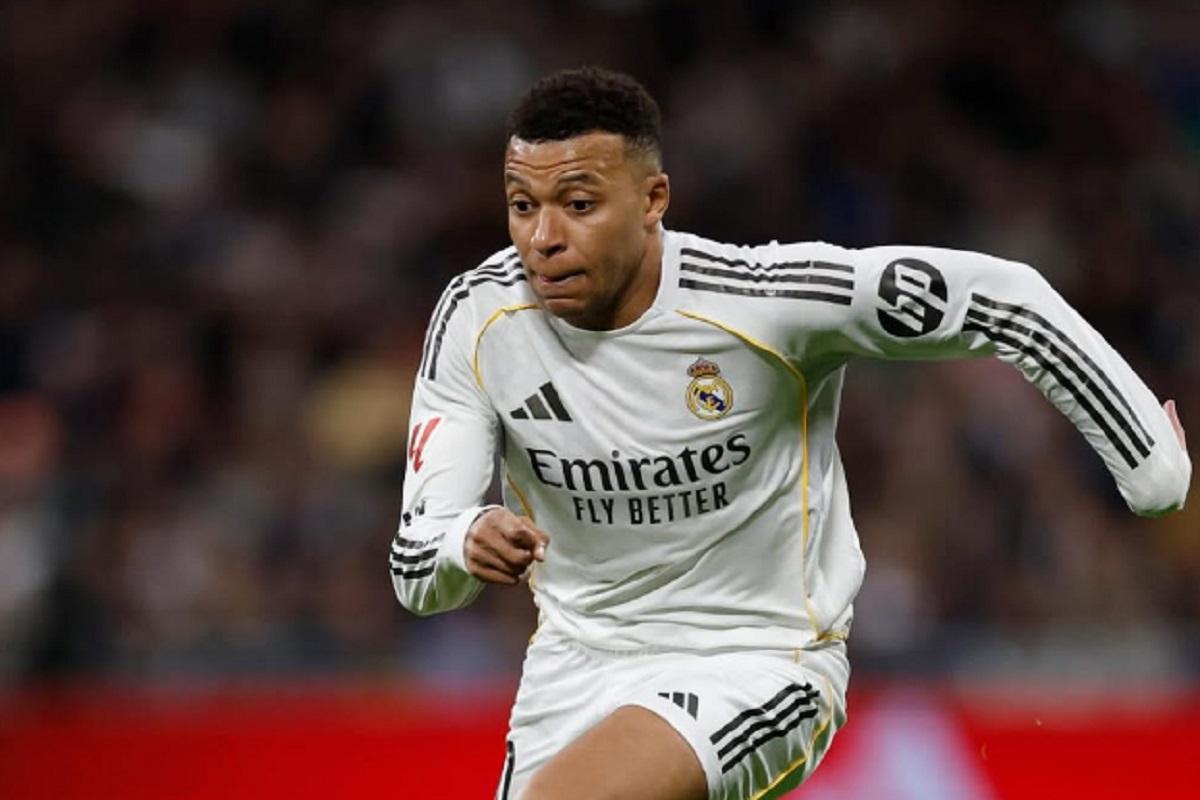 Mbappe-menderita-cedera-lutut-saat-latihan-Ia-akan.jpg