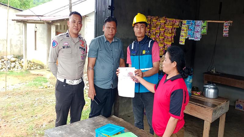 Polsek Mempawah Hulu Dampingi PLN Laksanakan Penertiban Pemakaian Tenaga Listrik