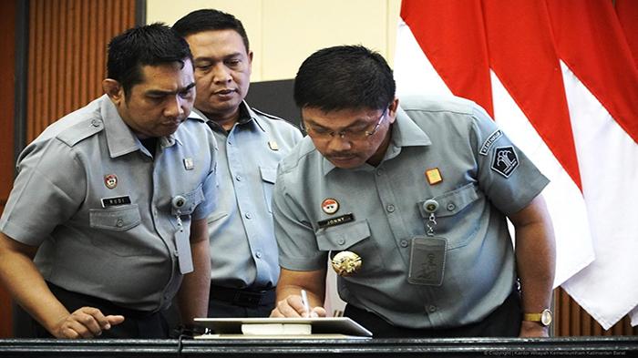 Menandatangani-Komitmen-Bersama-Pembangunan-Zona-Integritas.jpg