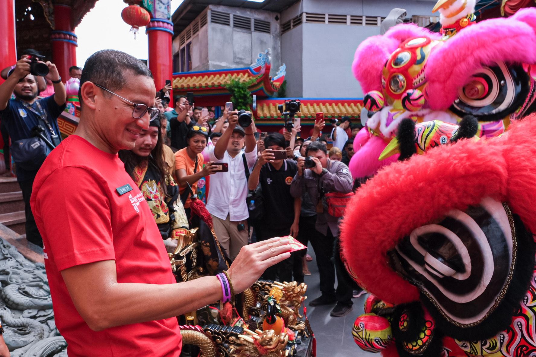 Menparekraf Ikut Nonton Pertunjukan Tatung hingga Kulineran di Singkawang, Sandiaga: Sangat Rekomen