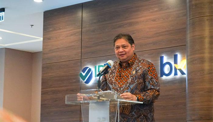 Menteri-Koordinator-Bidang-Perekonomian-Airlangga-Hartarto-saat-menyampaikan-12345.jpg