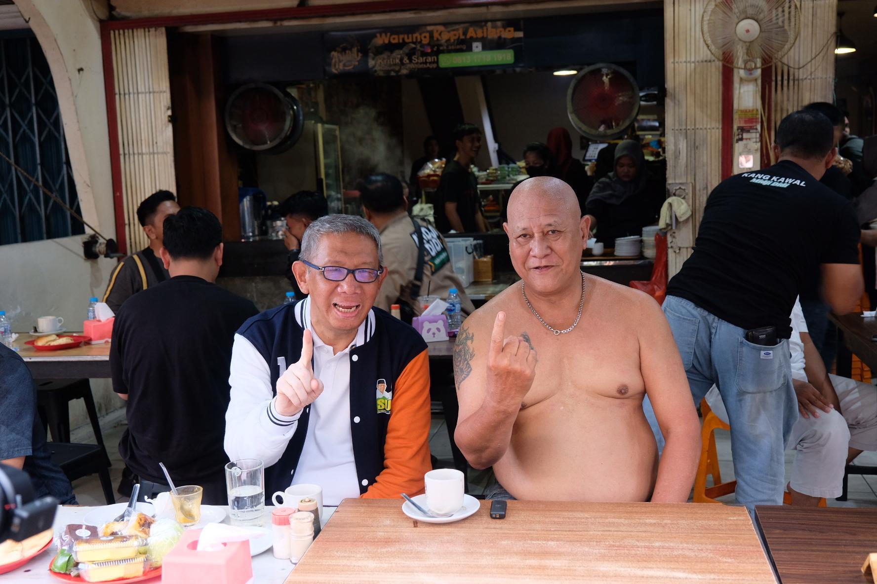 Sutarmidji Bersama Evan Hobby Makan Ngopi Pagi di Warkop Asiang Merapi