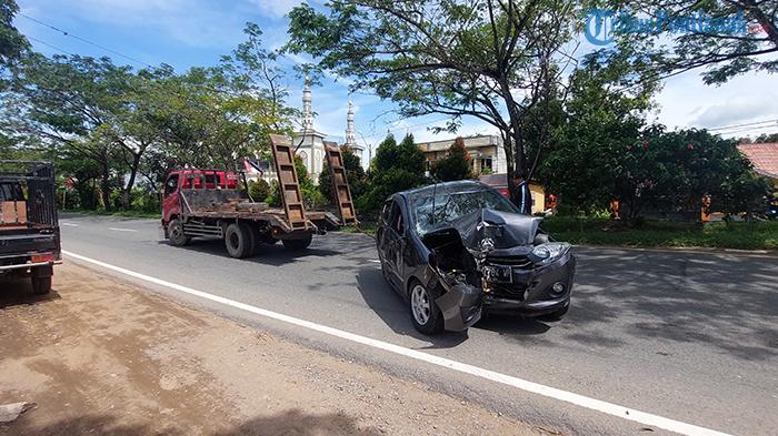 Minibus-yang-ringsek-akibat-Kecelakaan-di-Jalan-Arteri-Supadio.jpg