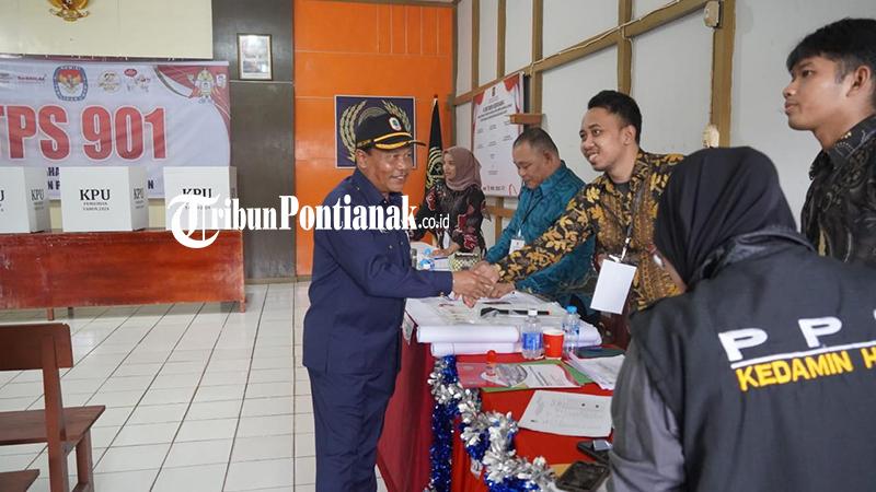 Mohd-Zaini-saat-meninjau23542.jpg