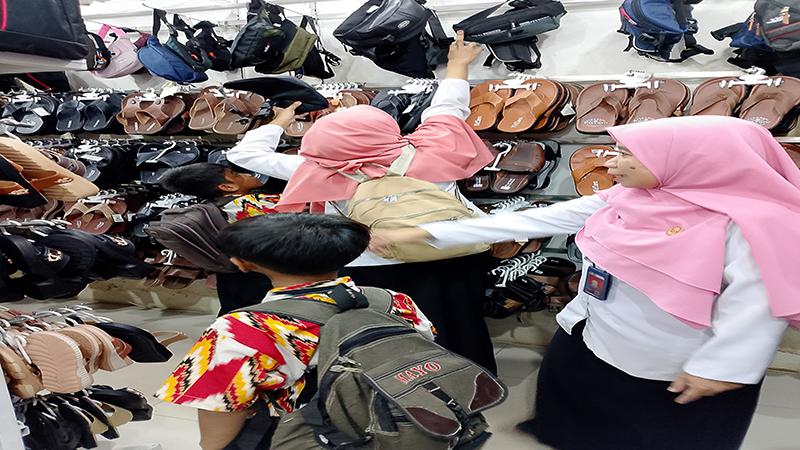 SDN 09 Mempawah Hilir Miliki Program Mulia Ramadan, Belanja Ceria Bersama Yatim dan Piatu