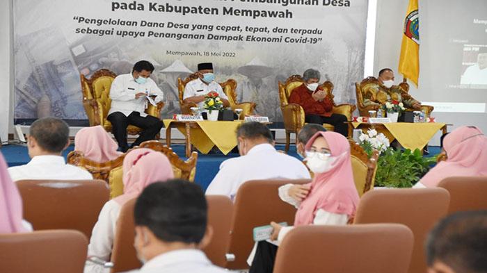 Wakil Bupati Mempawah Muhammad Pagi Buka Workshop Evaluasi Pengelolaan Keuangan dan Pembangunan Desa