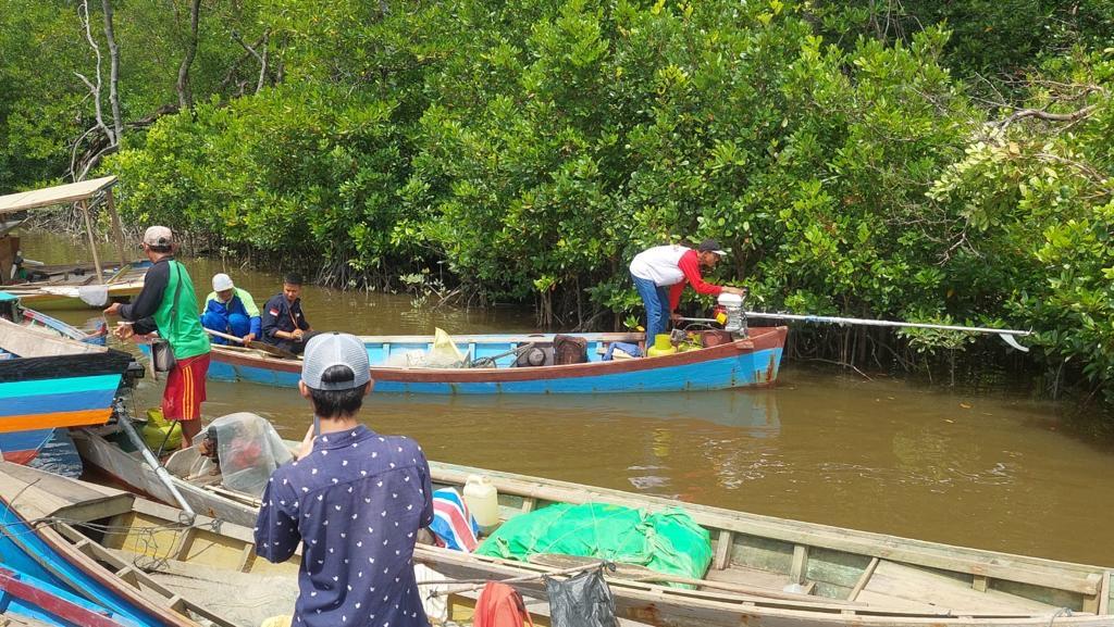 1.533 Paket Konversi BBM ke BBG Dibagikan ke Nelayan di Kalbar