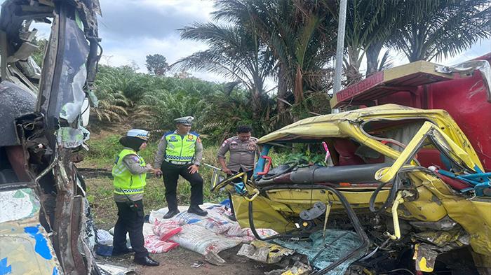Olah-TKP-Kecelakaan-Sanggau-343445.jpg