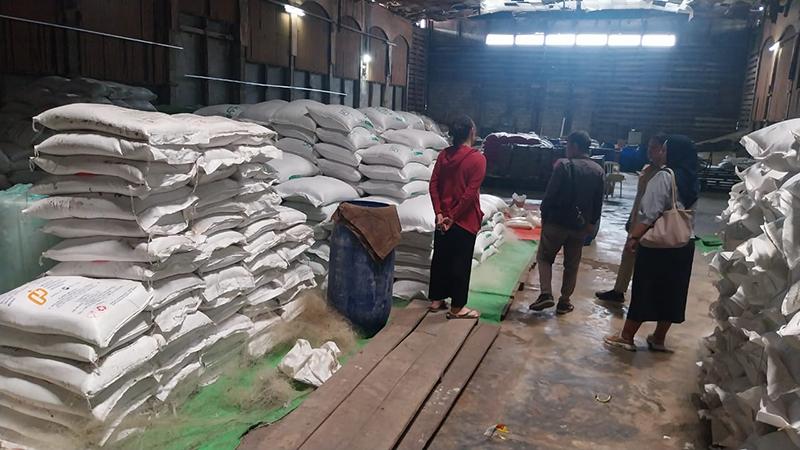 Diskumindag Sambas Pantau Distributor, Beras Premium Cukupi Kebutuhan Sepekan