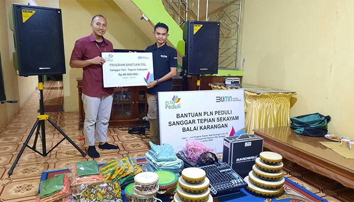 Dukung Pelestarian Budaya di Daerah Perbatasan, Program TJSL 'PLN Peduli' Salurkan Bantuan