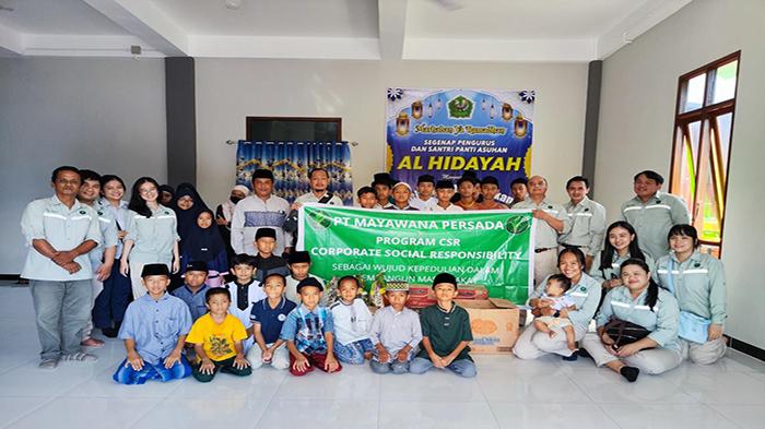 Tutup Rangkaian Safari Ramadan, PT Mayawana Persada Sambangi Panti Asuhan Al-Hidayah Pontianak