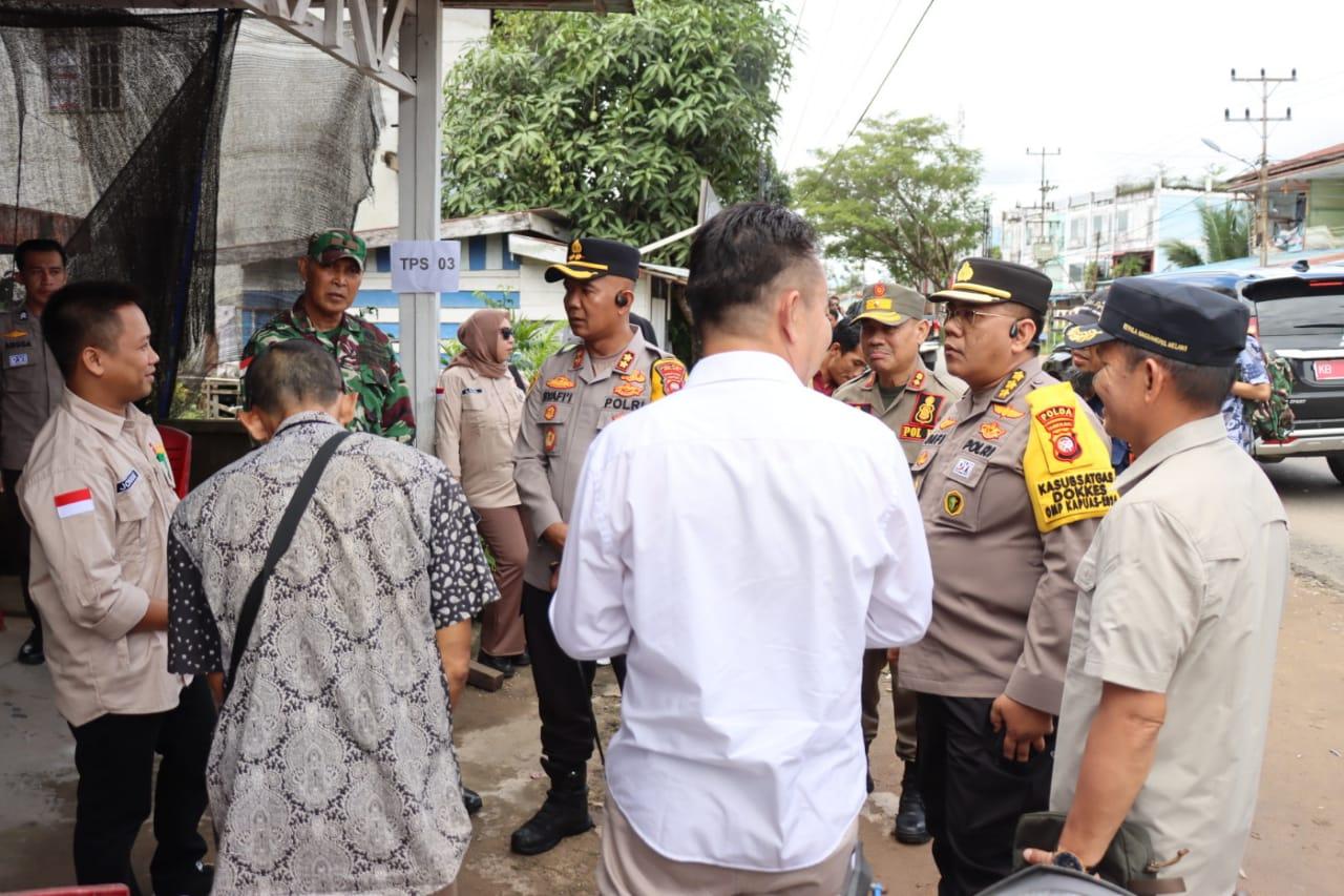 Pamatwil Polres Melawi Bersama Forkopimda Pantau Langsung Proses Pemungutan Suara di TPS