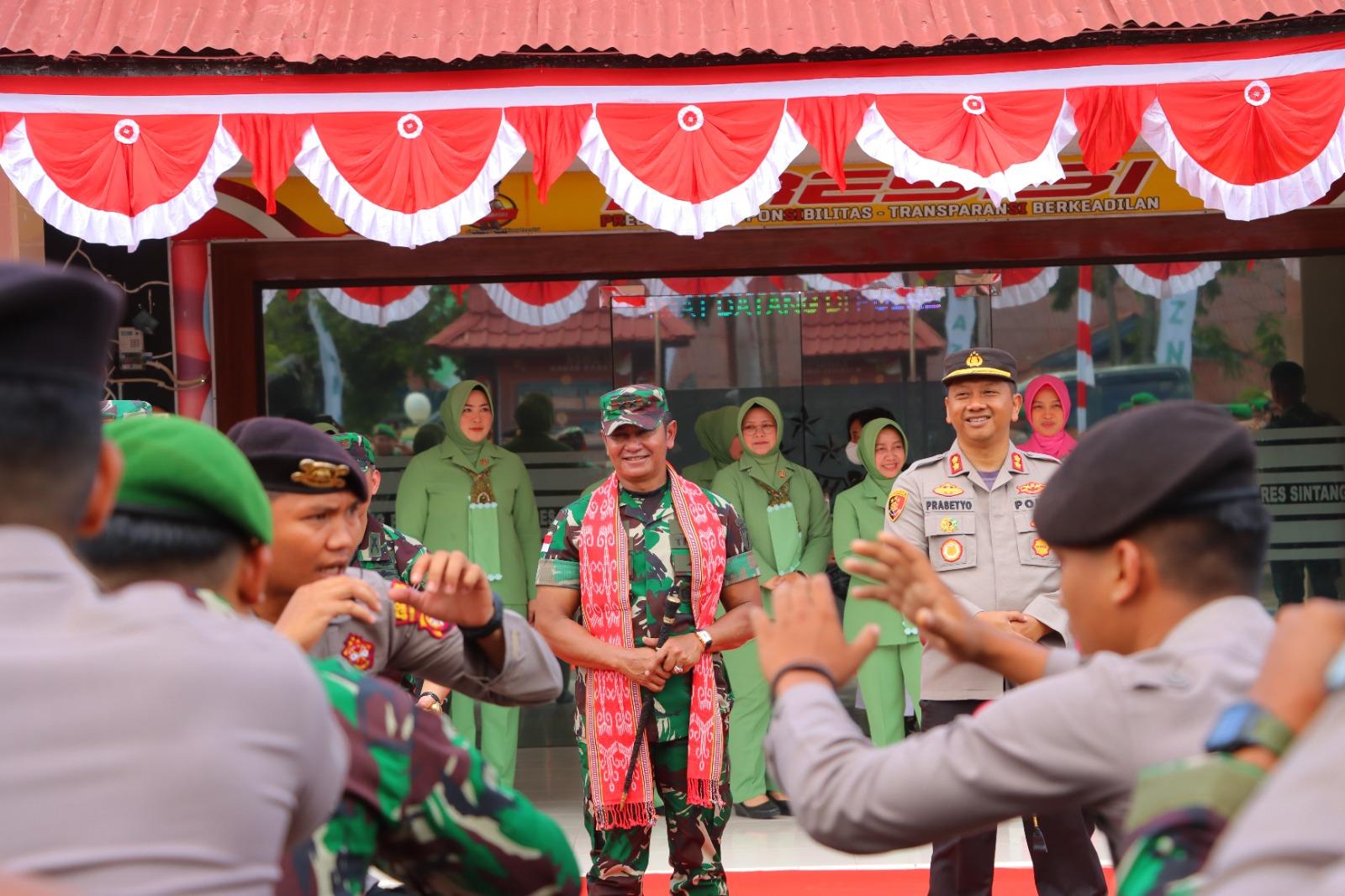 Pangdam Mayjen Iwan Setiawan dan Jajaran Kodam XII Tanjungpura Kunjungan ke Polres Sintang