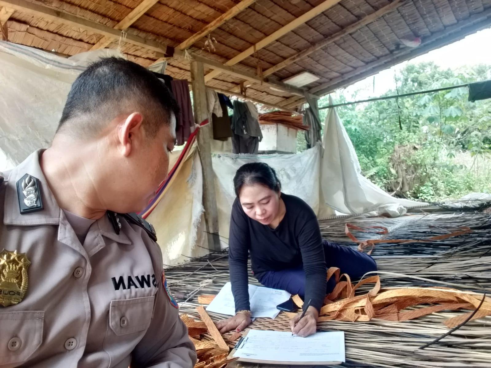 Sambangi Warga, Bhabinkamtibmas Kelurahan Pangmilang Imbau untuk Menjaga Kamtibmas di Wilayahnya