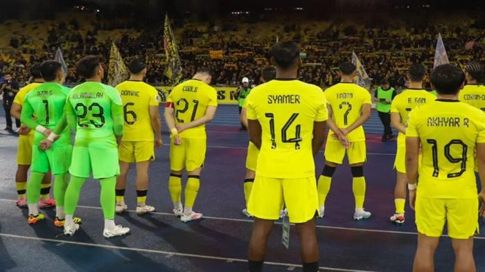 Para-pemain-Timnas-Malaysia-saat-menghadap-para-supporter.jpg