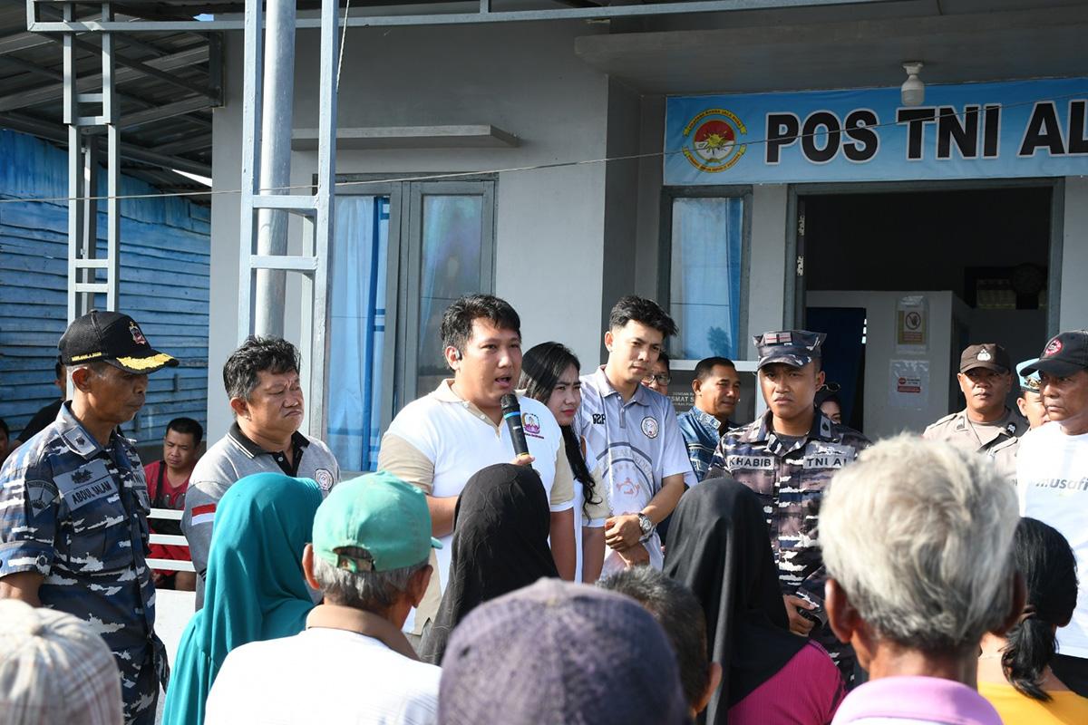 Peduli-Masyarakat-Pesisir-dan-Nelayan-Kodaeral-XII-Gelar-Bakti-Sosial-di-Posal-Sungai-Kakap.jpg