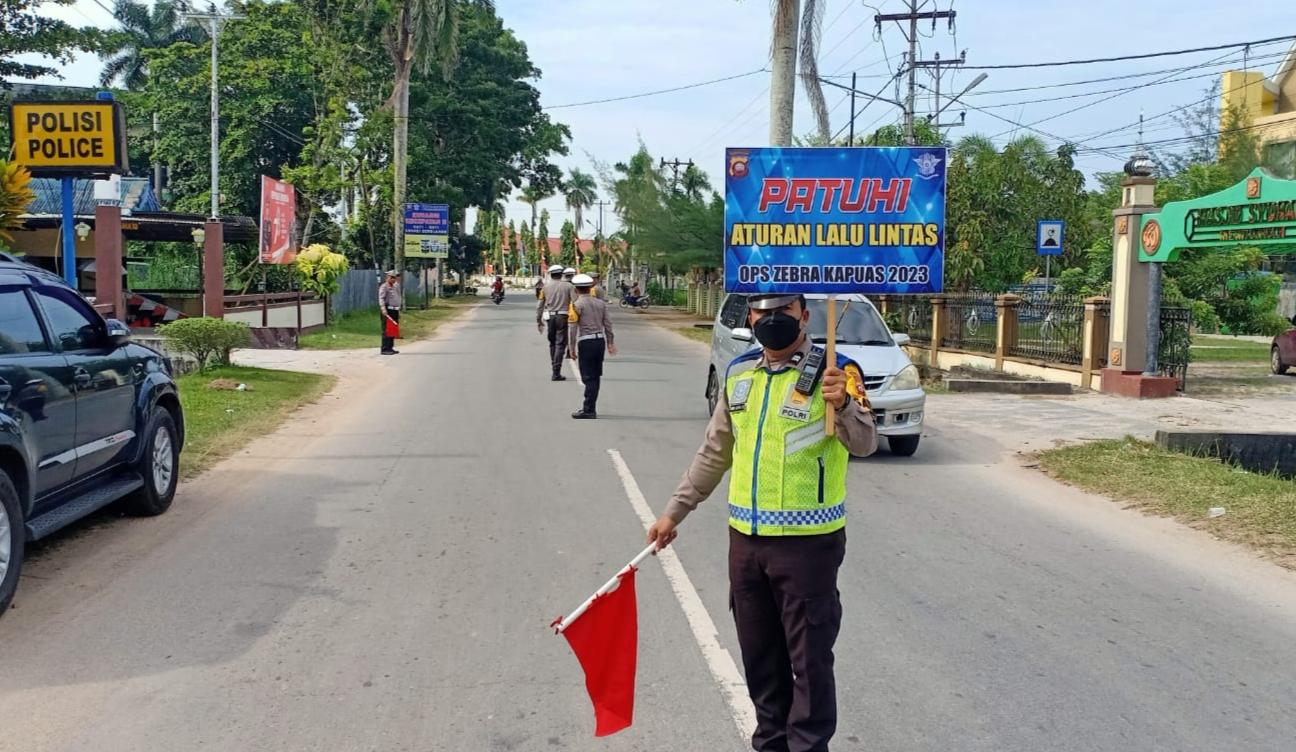 Pelaksanaan-Operasi-Kepolisian-Zebra-Kapuas-2023-di-depan-Markas-Satlantas.jpg