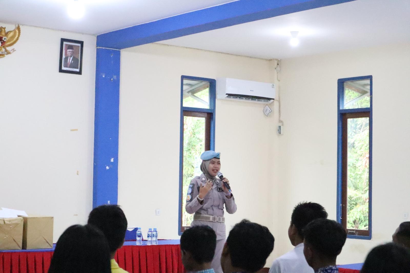 Sambut HUT Polwan ke-75, Polres Sekadau Gelar Polwan Goes To School