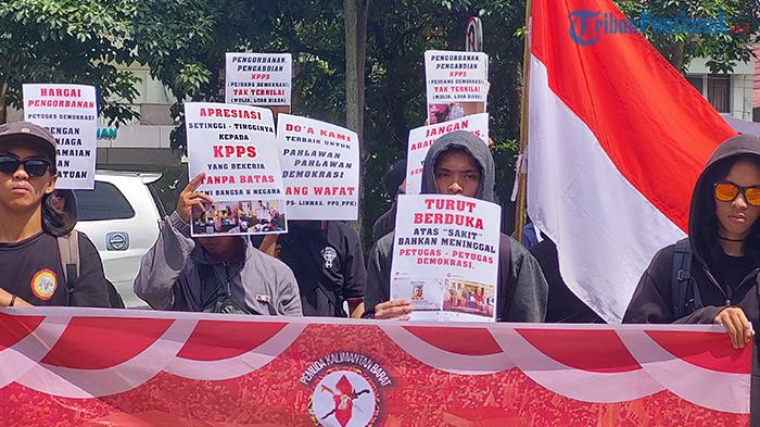 Pemuda-Kalimantan-Barat-Peduli-Demokrasi-di-kantor-KPU.jpg