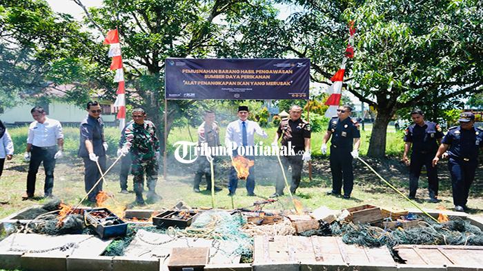 PSDKP Musnahkan Barang Bukti Ilegal Fhising, Ini Pesan Penting Wabup Kapuas Hulu