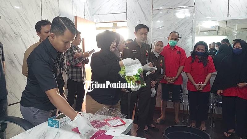 1 Kg Sabu Akan Dikirimkan Pasutri ke Jawa Timur dari Kalbar Dimusnahkan Ditresnarkoba Polda Kalbar